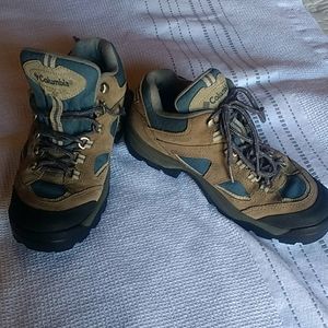 Columbia hiking boots 8.5